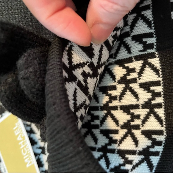 NWT Michael Kors Hat, Gloves and Scarf set.  $148 MSRP! - Picture 4 of 12